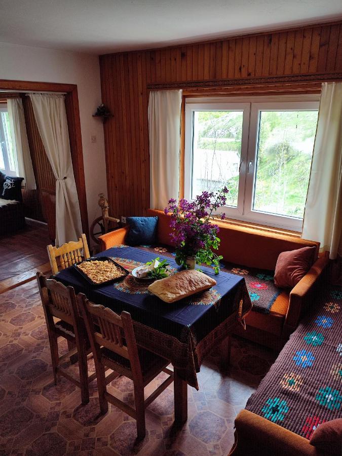 Cemerno Cottage Gacko Exterior foto