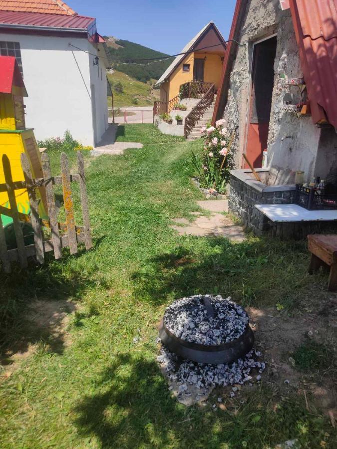 Cemerno Cottage Gacko Exterior foto