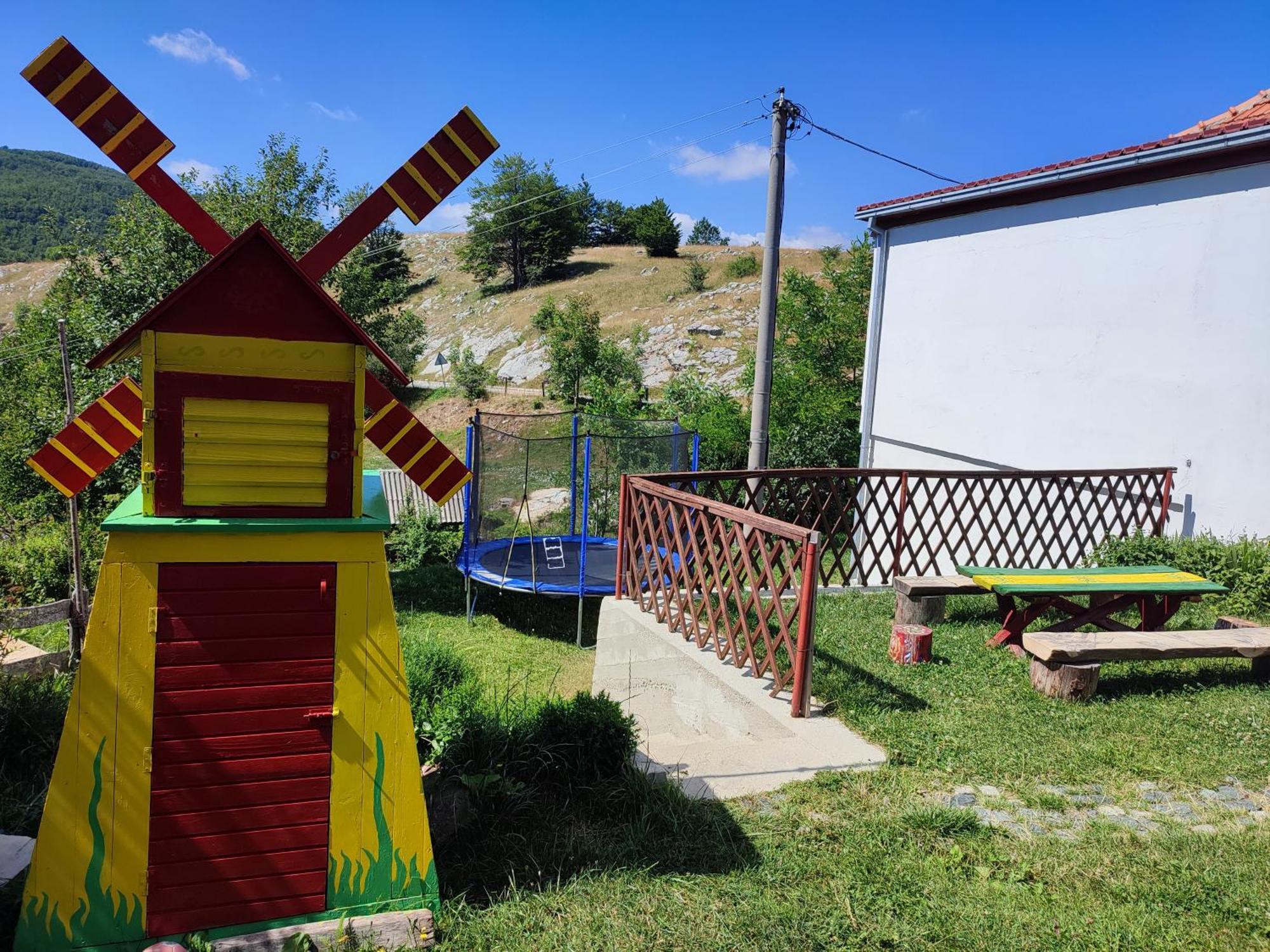 Cemerno Cottage Gacko Exterior foto